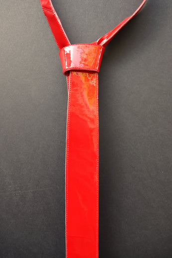 Patent leather tie, red